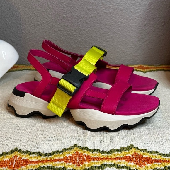 Sorel Kinetic Impact Pink & Neon Yellow Outdoor Performance Sling Sandals sz 6 - Picture 4 of 9